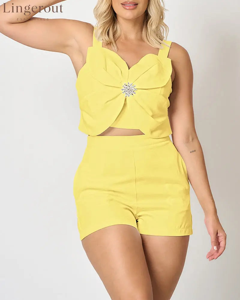 2 Pieces Outfit 3D Flower Decor Sweetheart Neck Thick Straps Shirred Back Crop Top and Casual Elastic Back Waist Shorts