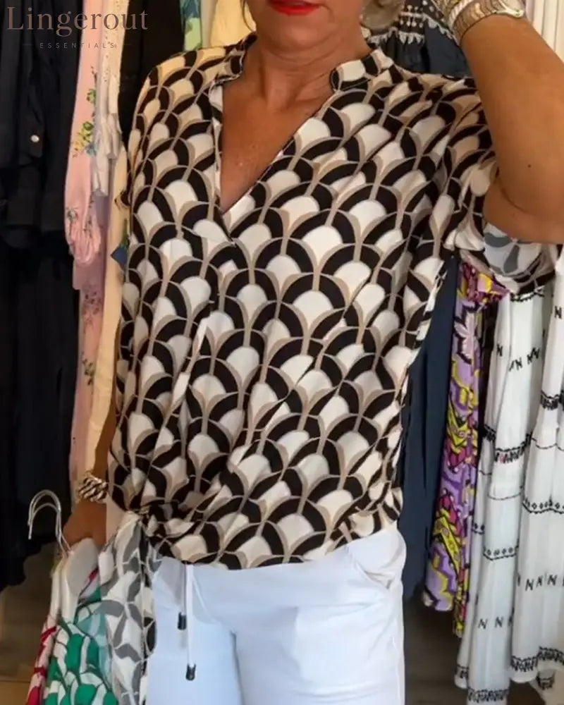 Short-sleeved V-neck printed casual top