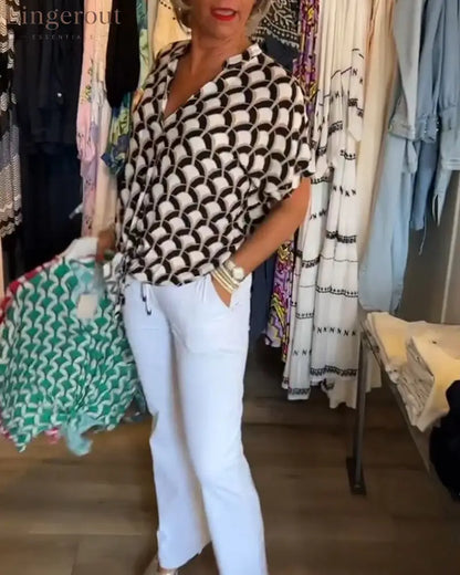 Short-sleeved V-neck printed casual top